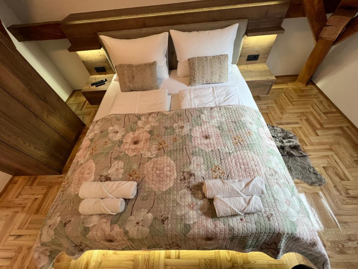 La Luna Rustic Deluxe Apartment With Free Jacuzzi, Bikes & Covered Parking Nasice Exteriér fotografie