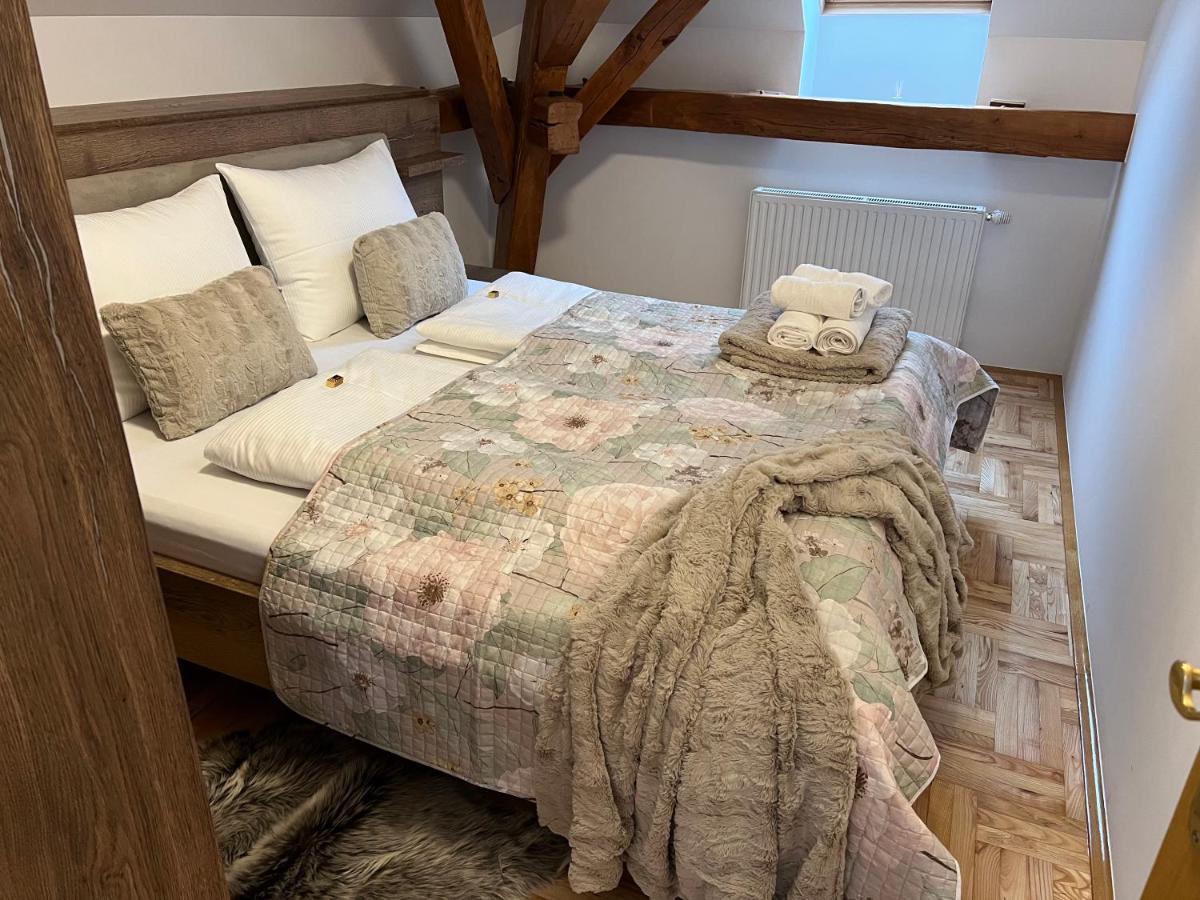 La Luna Rustic Deluxe Apartment With Free Jacuzzi, Bikes & Covered Parking Nasice Exteriér fotografie